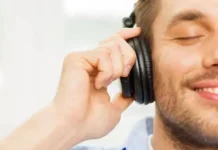 Bahaya Penggunaan Headset Terlalu Lama bagi Kesehatan